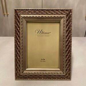 Ultima • Champagne Gold Table Top Picture Frame with Latticework Design